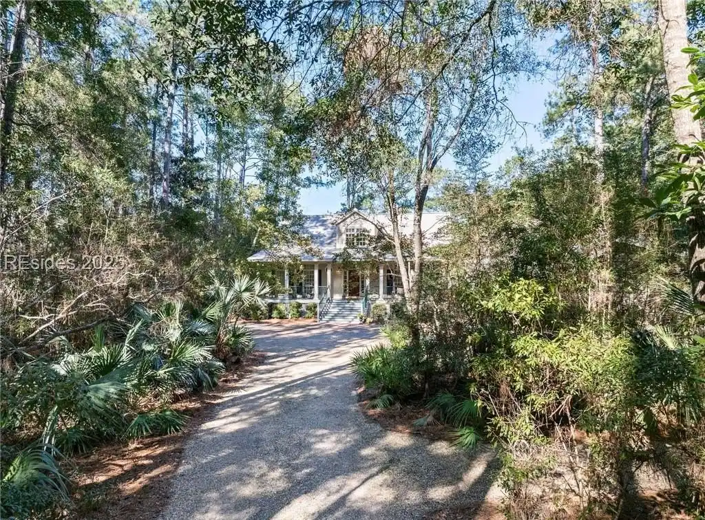 Custom Home Blending Seamlessly with Its Natural Surroundings