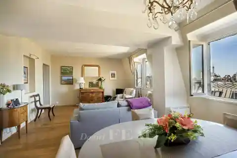 Peaceful Dual-Aspect Pied-à-Terre Gem