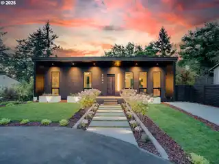 Modern Gem in Ashcreek-Crestwood