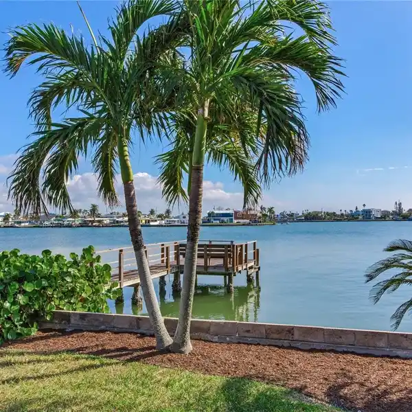 CREATE THE WATERFRONT LIFESTYLE OF YOUR DREAMS