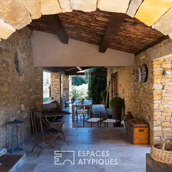 CHARACTER PROPERTY IN THE TOWN OF LE BEAUSSET