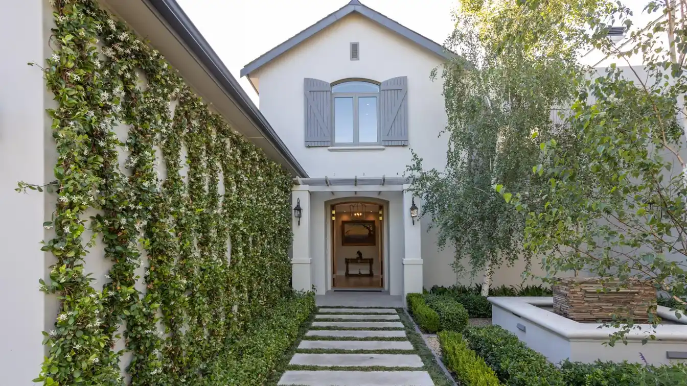 Luxury Living with Breathtaking Natural Beauty
