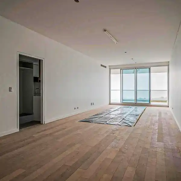 THREE BEDROOM APARTMENT IN A DISTINCTIVE NEW BUILDING
