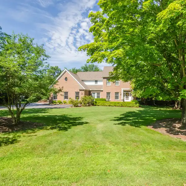 ARCHITECTURALLY DESIGNED CUSTOM HOME ON A LUSH ACRE-PLUS