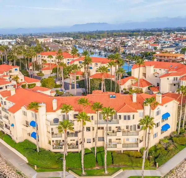 BEAUTIFUL GROUND FLOOR CONDOMINIUM