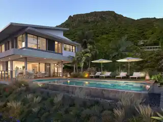 Sumptuous Blue Vista Villa