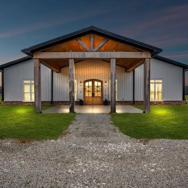 CUSTOM-BUILT BARNDOMINIUM BLENDING RUSTIC CHARM AND MODERN LUXURY