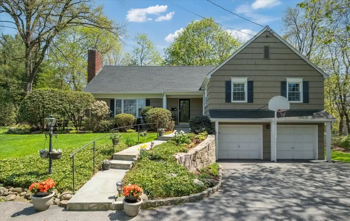 Wonderful Home with Access to Heated Neighborhood Pool