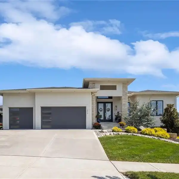 REVERSE ONE-STORY MASTERPIECE