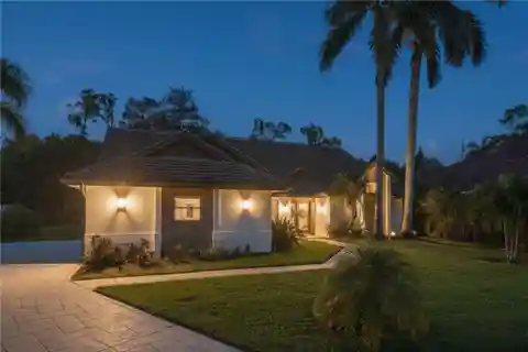 Wonderfully Remodeled Hawksridge Pool Home