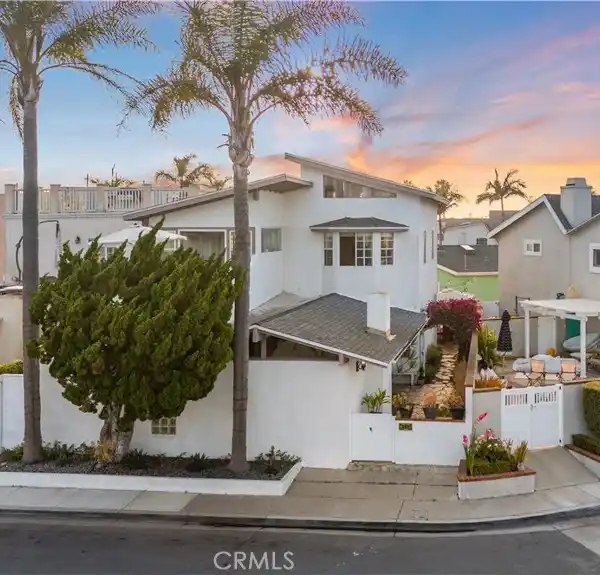 SPACIOUS HOME IN COVETED NEWPORT SHORES