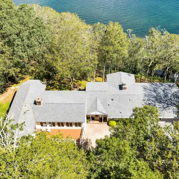 SPECTACULAR WATERFRONT ESTATE