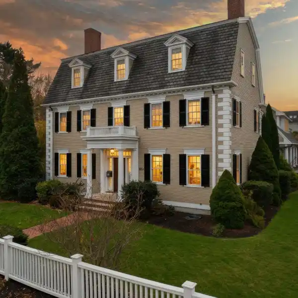 REFINED ELEGANCE MEETS COASTAL CHARM