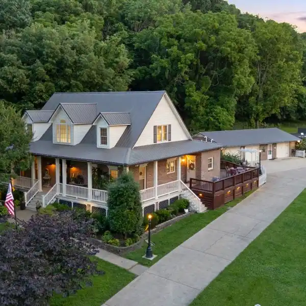 MASTERFULLY RENOVATED RESIDENCE ON NEARLY THREE PRIVATE ACRES