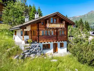 Maissen Holiday Home in Valbella with Views and Ski-In/ski-Out Perks