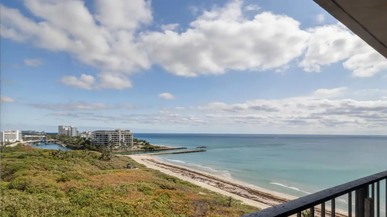 Remodeled Oceanfront Residence