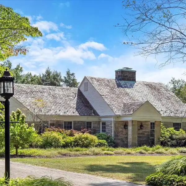 STONE MANOR NESTLED IN THE HEART OF HAMPTON TOWNSHIP
