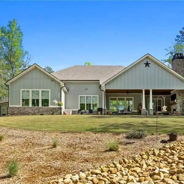 GOURMET KITCHEN WITH DOUBLE OVENS AND QUARTZ COUNTERS