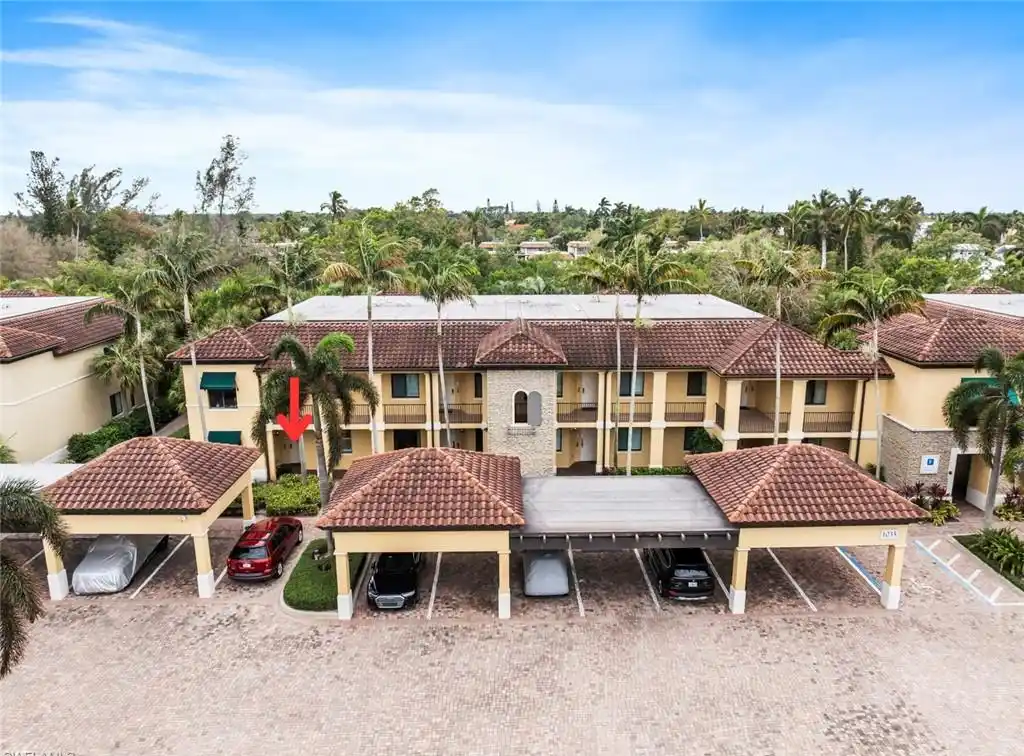 Luxurious Coastal Living at Naples Bay Resort