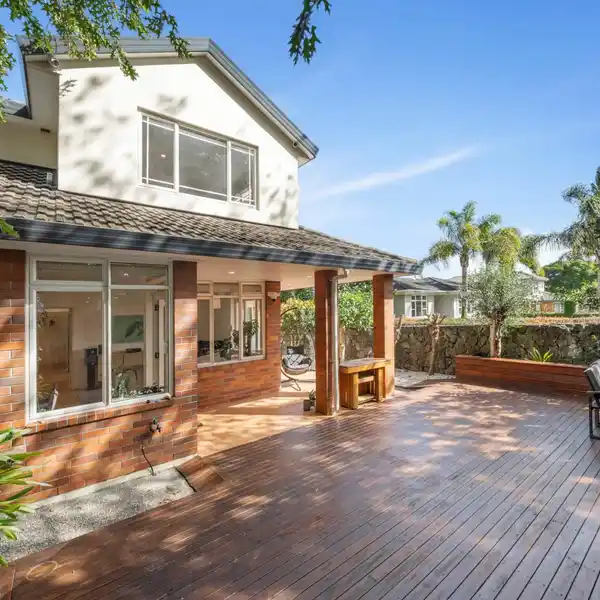 BEAUTIFULLY RENOVATED SIX-BEDROOM FAMILY