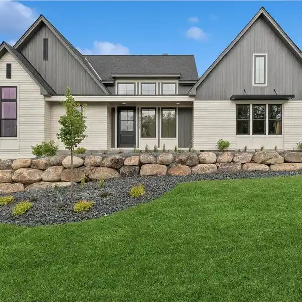 GREAT OPPORTUNITY IN THE NEW VICTORIA SHORES DEVELOPMENT