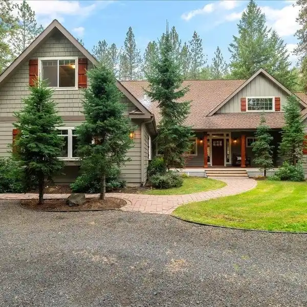 SECLUDED AND PEACEFUL ELEGANCE WITH CUSTOM CRAFTSMANSHIP