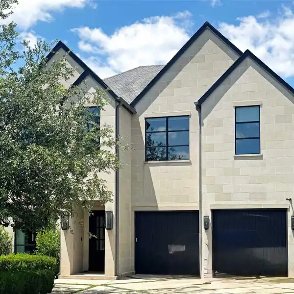 SLEEK CUSTOM RESIDENCE IN DESIRABLE BRIARWOOD