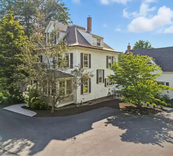 TIMELESS NEW ENGLANDER HOME