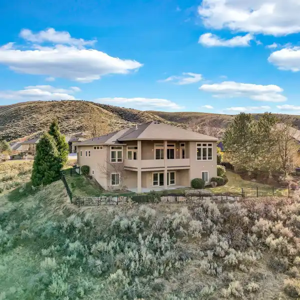 STUNNING RETREAT IN THE BOISE FOOTHILLS