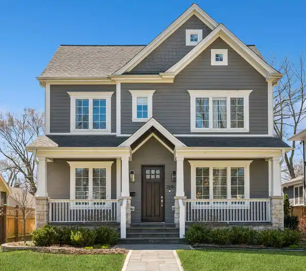 SEAMLESS BLEND OF CLASSIC ARCHITECTURE AND MODERN AMENITIES