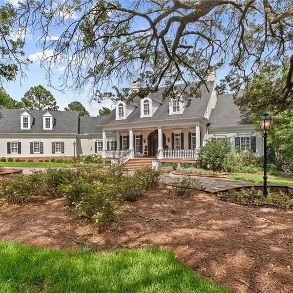 SOUTHERN ELEGANCE ON 33 ACRES BY LAKE