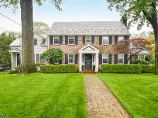Elegant Georgian Colonial on Expansive Park-like Acre