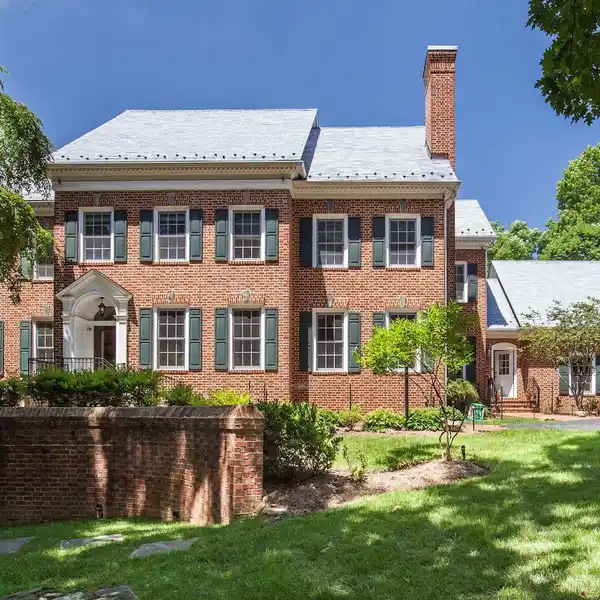 MAGNIFICENT GEORGIAN-INSPIRED HOME