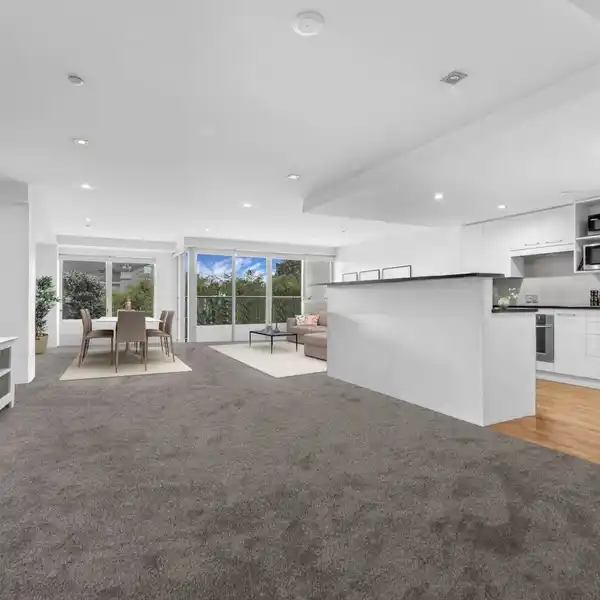 BROADWAY PARK ELEGANCE WITH RESORT AMENITIES