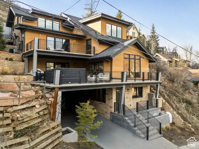 Elegant Contemporary Residence