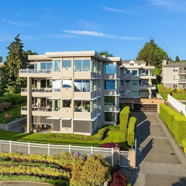 PRIVATE AND SPACIOUS CONDO WITH BREATHTAKING VIEWS
