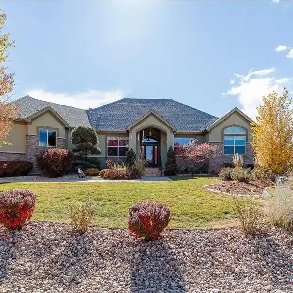 SPACIOUS NIWOT HOME WITH MAIN-LEVEL PRIMARY & SUNROOM