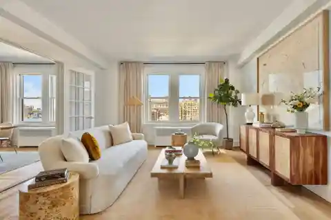 High-Floor Classic Six with Timeless Character