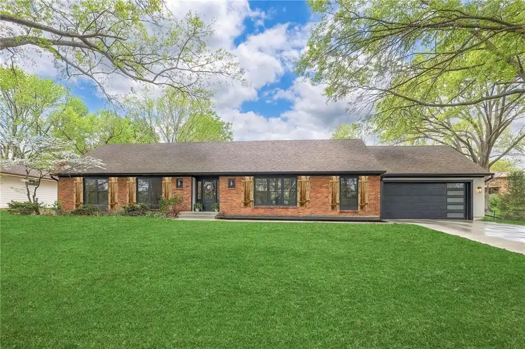 Remodeled Revere 1.5-story in Leawood Estates