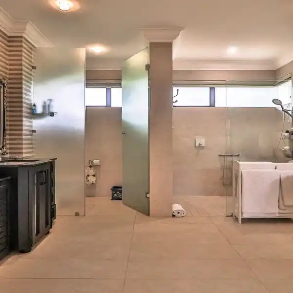 DESIGNER LUXURY AMID NATURAL BEAUTY