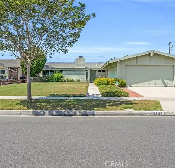ROSSMOOR ORIGINAL ON AN OVERSIZED LOT