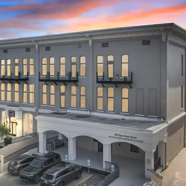 DOWNTOWN CONDO WITH BAY VIEWS