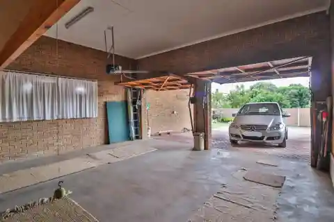 Idyllic Estuary Escape Near the Ocean