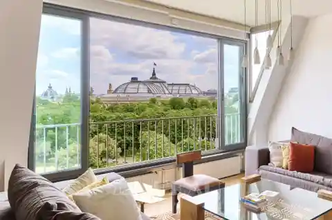 Top-Floor Apartment with Panoramic Views