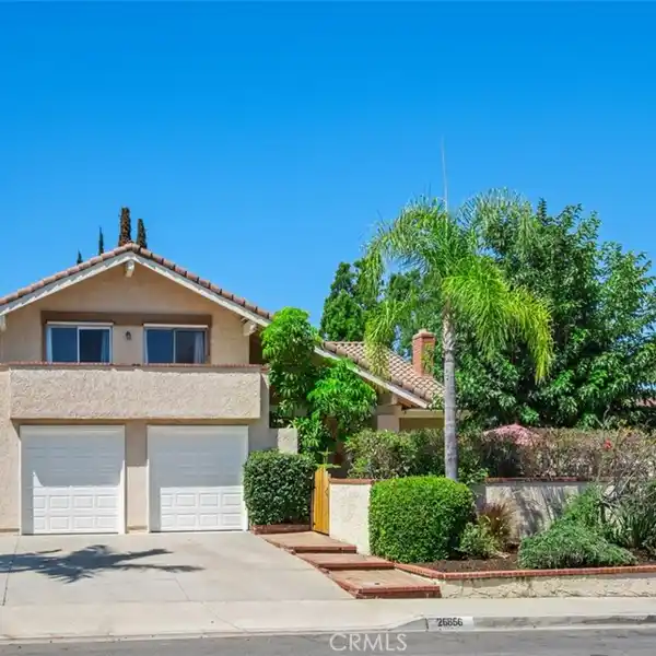 ELEGANT FAMILY HOME NEAR LAKE MISSION VIEJO