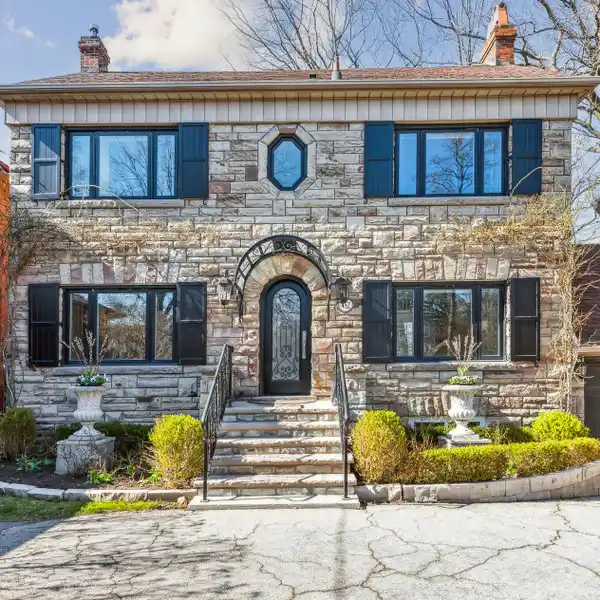 PICTURESQUE PROPERTY IN CONVENIENT LOCATION