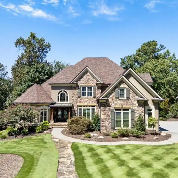 ELEGANT GOLF COURSE ESTATE WITH PRIVATE POOL