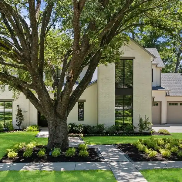 RARE COMBINATION OF LUXURY AND LIFESTYLE IN THE HEART OF LAKEWOOD