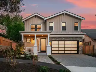 Gorgeous Home in Moss Bay