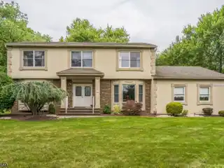 Perfect Family Home in Quiet Cul-De-Sac